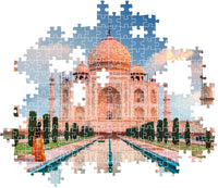 Montaje parcial del puzzle Taj Mahal 1500 piezas Clementoni, con piezas ensambladas del mausoleo y su reflejo en el estanque y piezas sueltas alrededor