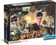 Caja del puzzle Harry Potter de 1500 piezas de Clementoni, con Harry Potter alzando la varita en un collage de escenas y objetos de las películas