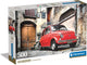 Caja del puzzle Coche Fiat Rojo de 500 piezas de Clementoni, con un Fiat 500 rojo aparcado en una calle empedrada de un casco antiguo italiano