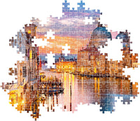Puzzle Venecia Iluminada de 500 piezas de Clementoni parcialmente montado, mostrando las piezas encajadas