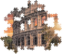 Montaje parcial del Puzzle Anfiteatro 500 piezas Clementoni, con piezas encajadas mostrando el Coliseo de Roma al atardecer y piezas sueltas alrededor.