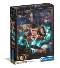 Caja del Puzzle Harry Potter Collage 1000 piezas Clementoni. Harry, Ron y Hermione con varitas ante el castillo de Hogwarts, con el Hogwarts Express, una lechuza y un hipogrifo.