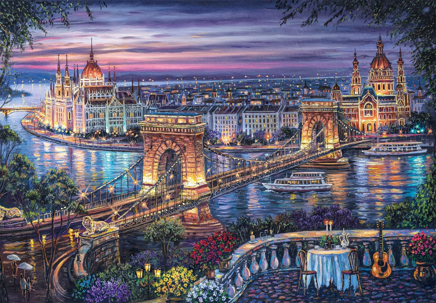 Ilustración del Puzzle Paisaje Nocturno de Budapest 1000 piezas Clementoni. Pintura del Puente de las Cadenas sobre el Danubio al anochecer, con el Parlamento iluminado y una mesa con guitarra en primer plano.