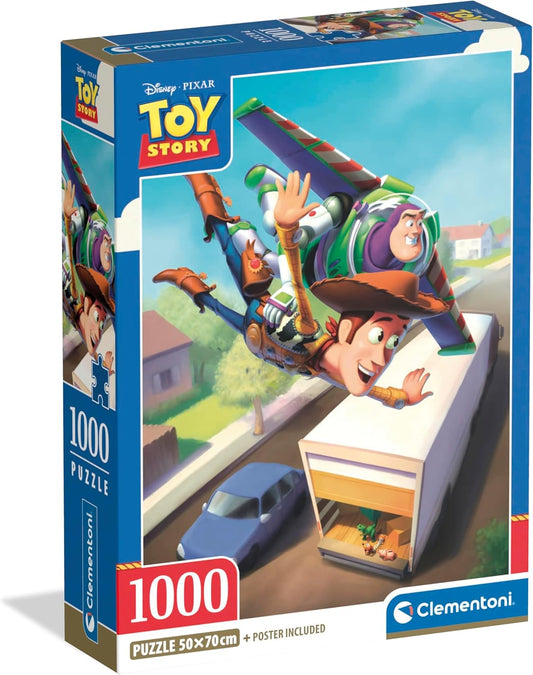 Caja del Puzzle Toy Story 1000 piezas Clementoni. Woody y Buzz Lightyear volando sobre un camión de mudanzas en una calle residencial.