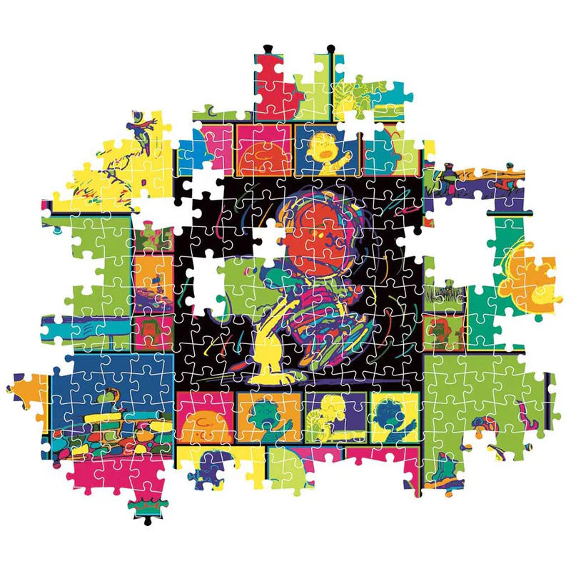 Montaje parcial del Puzzle Snoopy Peanuts 1000 piezas Clementoni, con piezas encajadas mostrando el collage pop art de los personajes de Peanuts y piezas sueltas alrededor.