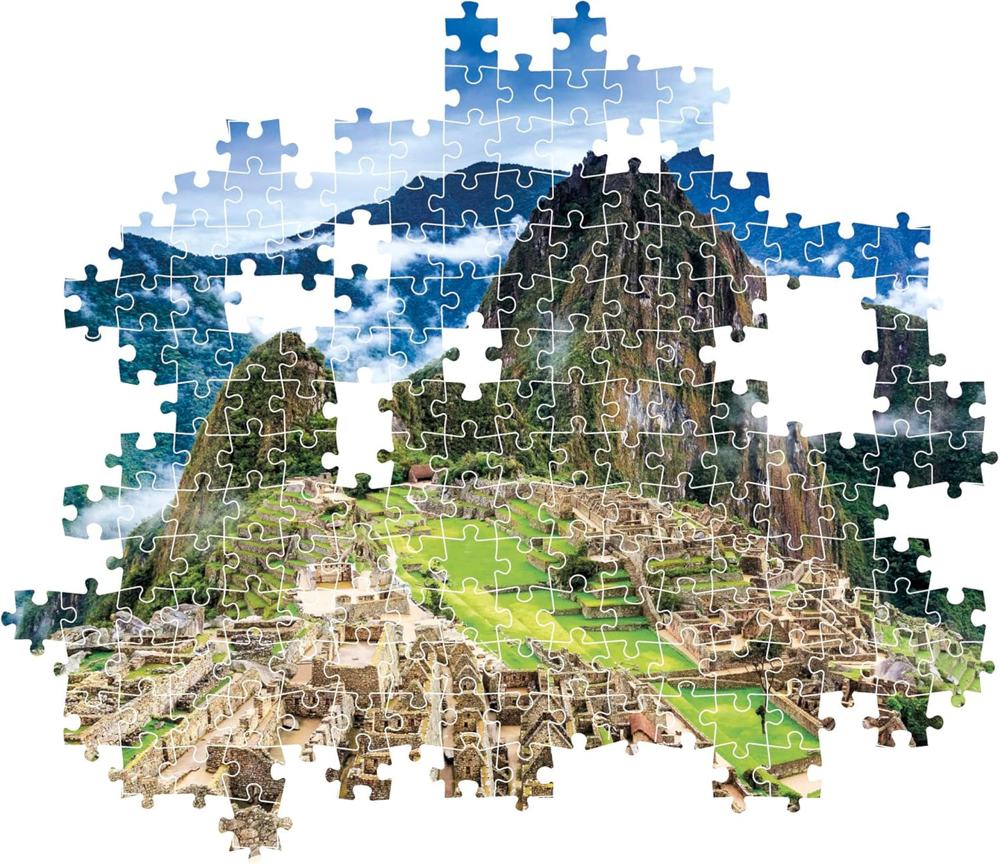 Montaje parcial del Puzzle Machu Picchu 1000 piezas Clementoni, con piezas encajadas mostrando la ciudadela inca y el Huayna Picchu, y piezas sueltas alrededor.