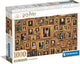 Caja del Puzzle Harry Potter Retratos 1000 piezas Clementoni. Pared cubierta de marcos dorados con retratos de los personajes de la saga, con Harry Potter en el marco central.