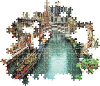 Montaje parcial del puzzle Canal de Venecia 1000 piezas Clementoni con piezas sueltas mostrando la góndola y el canal