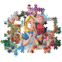 Montaje parcial del puzzle Alicia en el País de las Maravillas 1000 piezas Clementoni con piezas sueltas mostrando a Alicia y los personajes