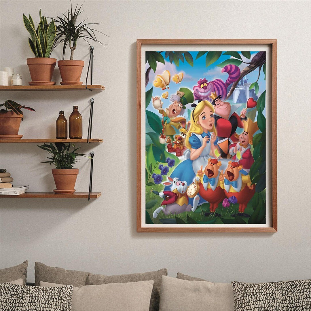 Puzzle Alicia en el País de las Maravillas 1000 piezas Clementoni montado y enmarcado en madera sobre pared, junto a estanterías con plantas y libros